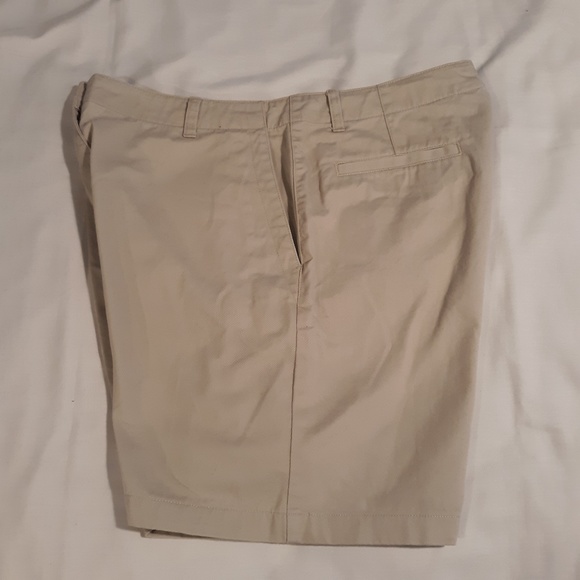 L.L.Bean Women's Khaki shorts size 14 Reg - Picture 3 of 4